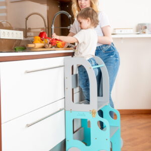 Toddler in Family Learning Tower blau grau