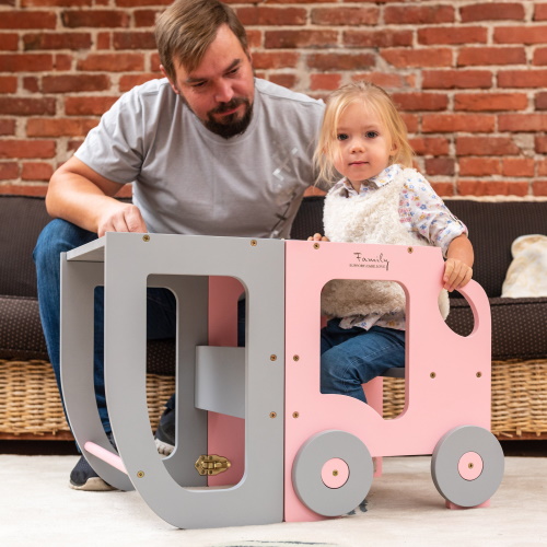 Toddler in Family Learning Tower pink grau